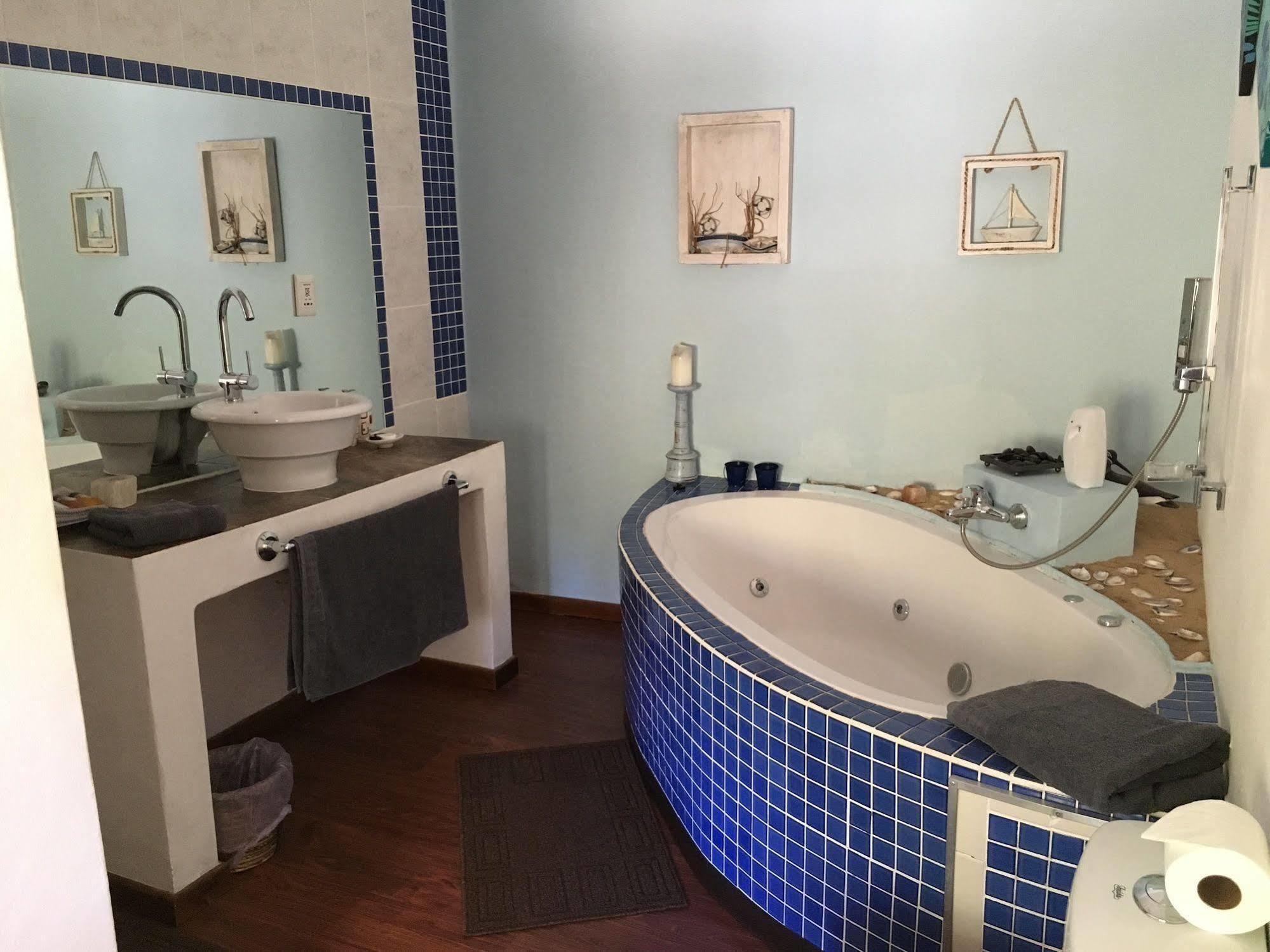 Ons Stee Bed And Breakfast Wellington Bagian luar foto